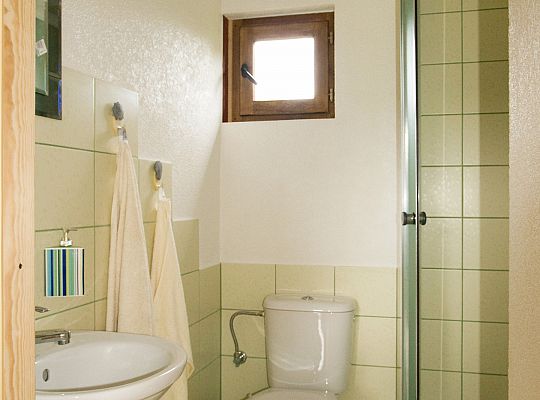 Domek z pełnym węzłem sanitarnym